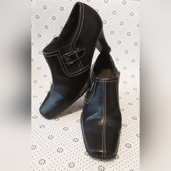 Aerosoles heeled Booties 3" Heels - Picture 8 of 8